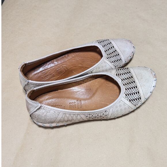 Spring Step Kenyetta Leather Ballet Flats Slip On Shoes Cut Out Perforated Tan - Picture 5 of 10